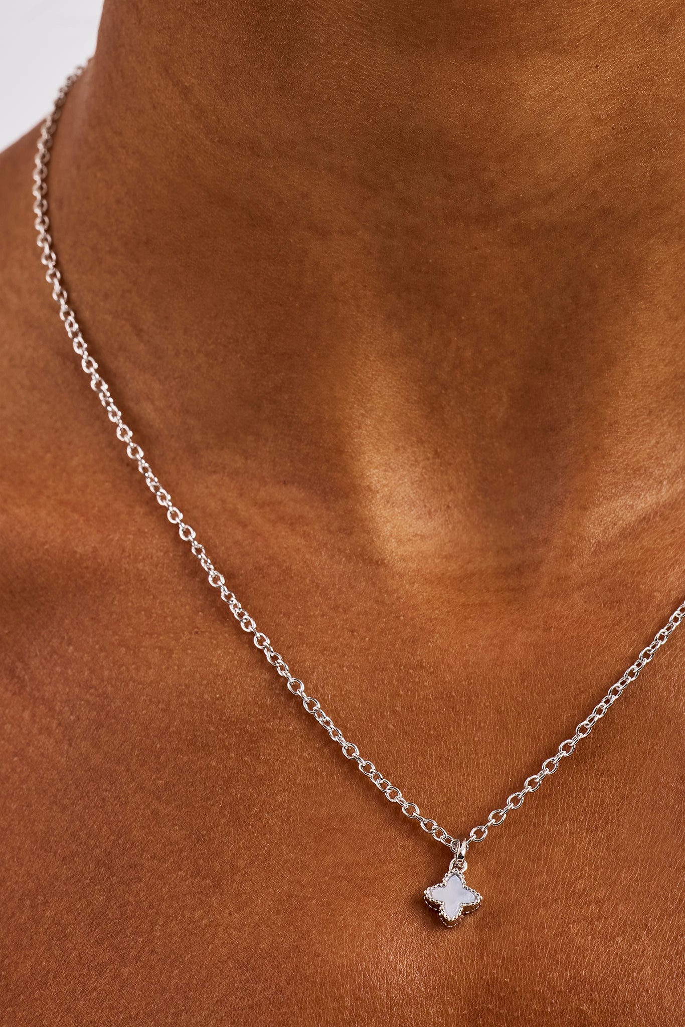 Blue Agate Motif Pendant Necklace - 8mm - White